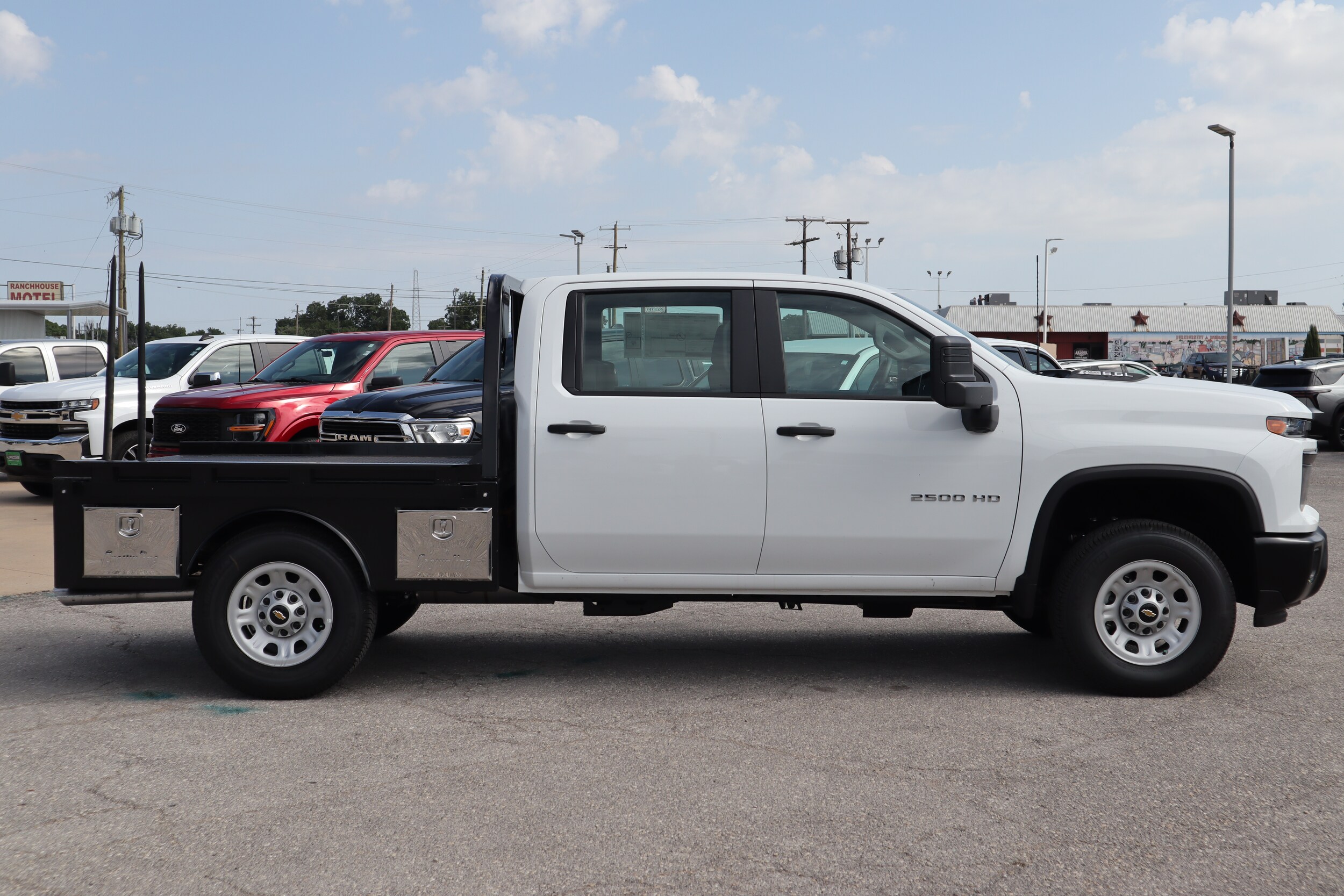 2025 Chevrolet Silverado 2500HD photo 3