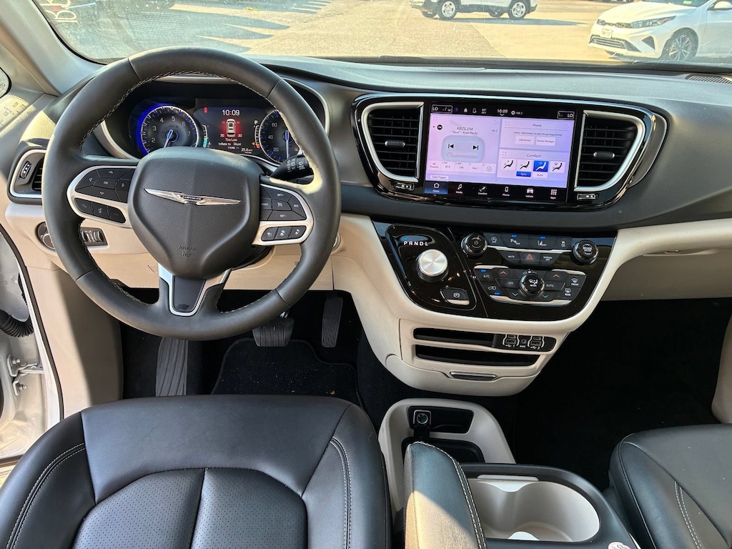 Used 2024 Chrysler Pacifica Touring L Van Passenger Van
