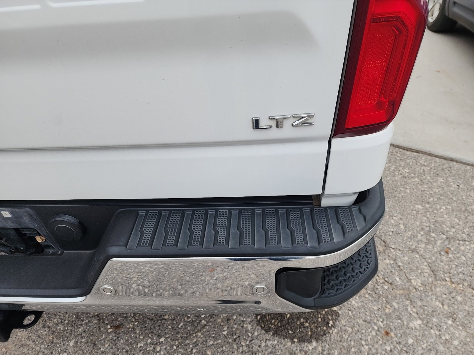 2021 Chevrolet Silverado 1500 LTZ photo 3