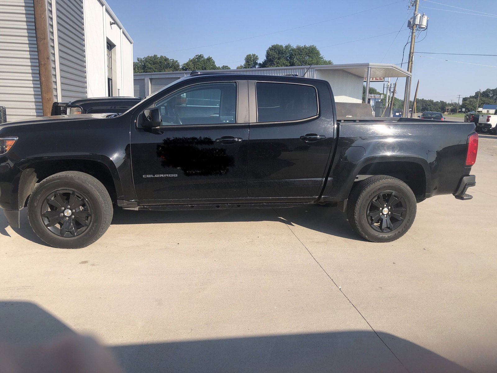 2022 Chevrolet Colorado LT photo 2