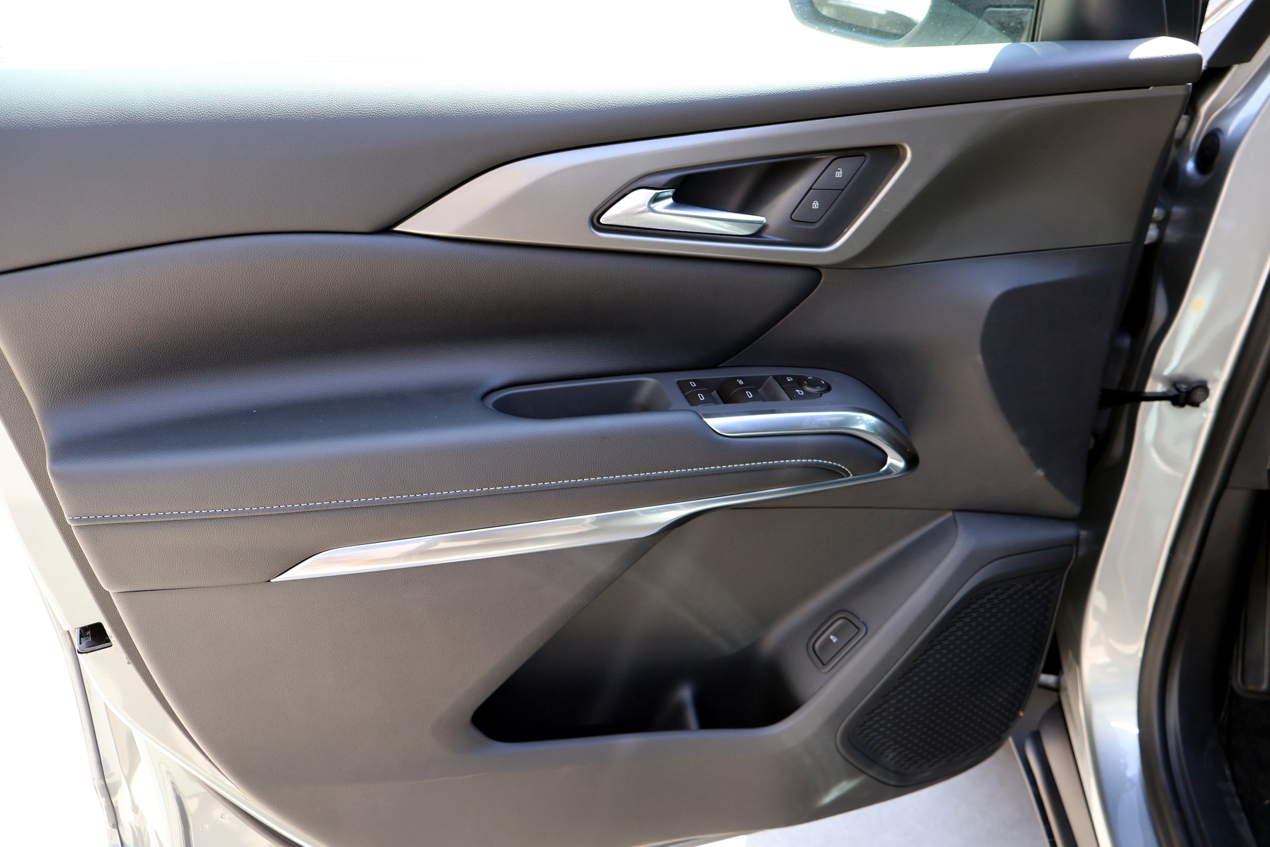 2027 Chevrolet Traverse LT - Photo 10