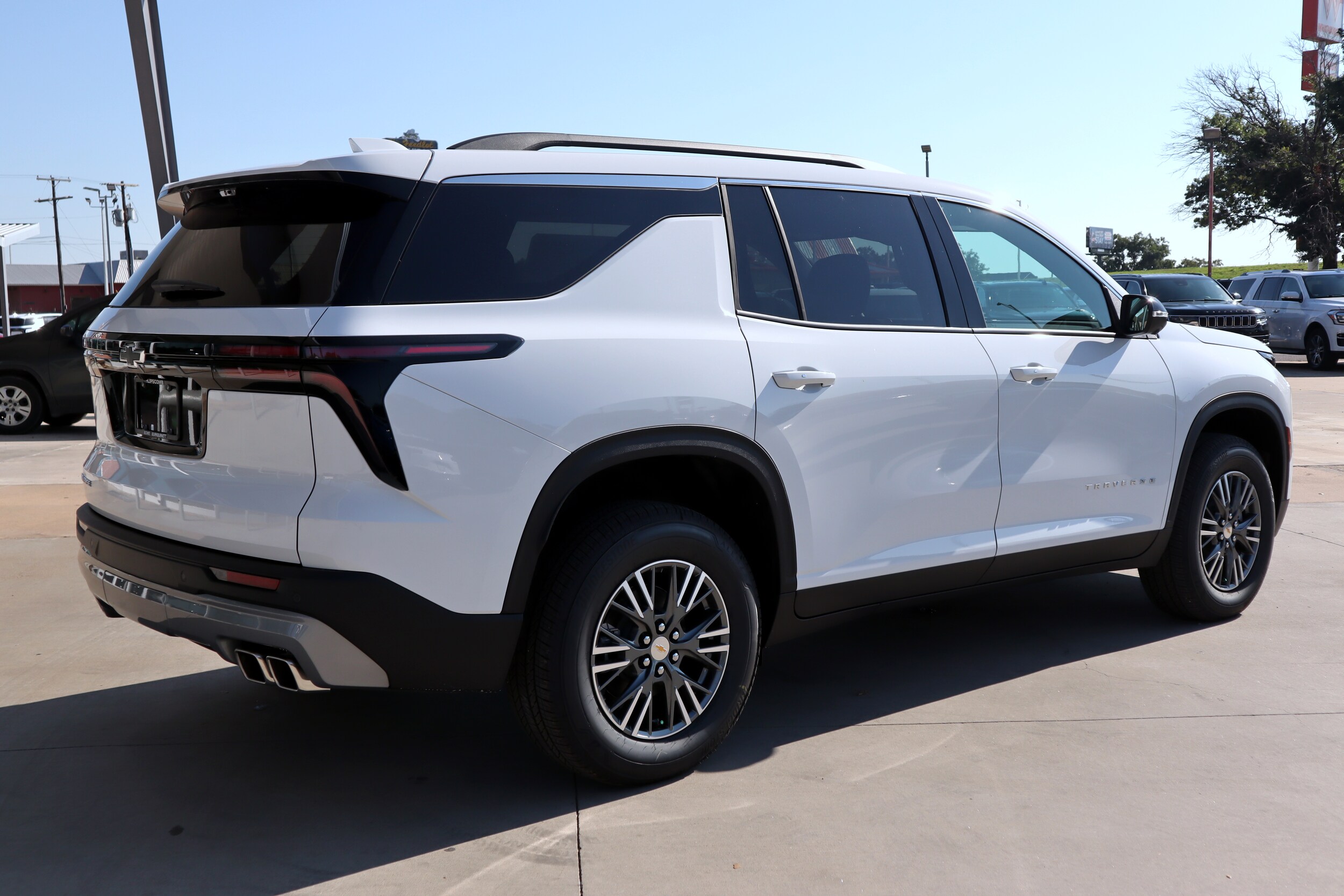 2026 Chevrolet Traverse photo 2