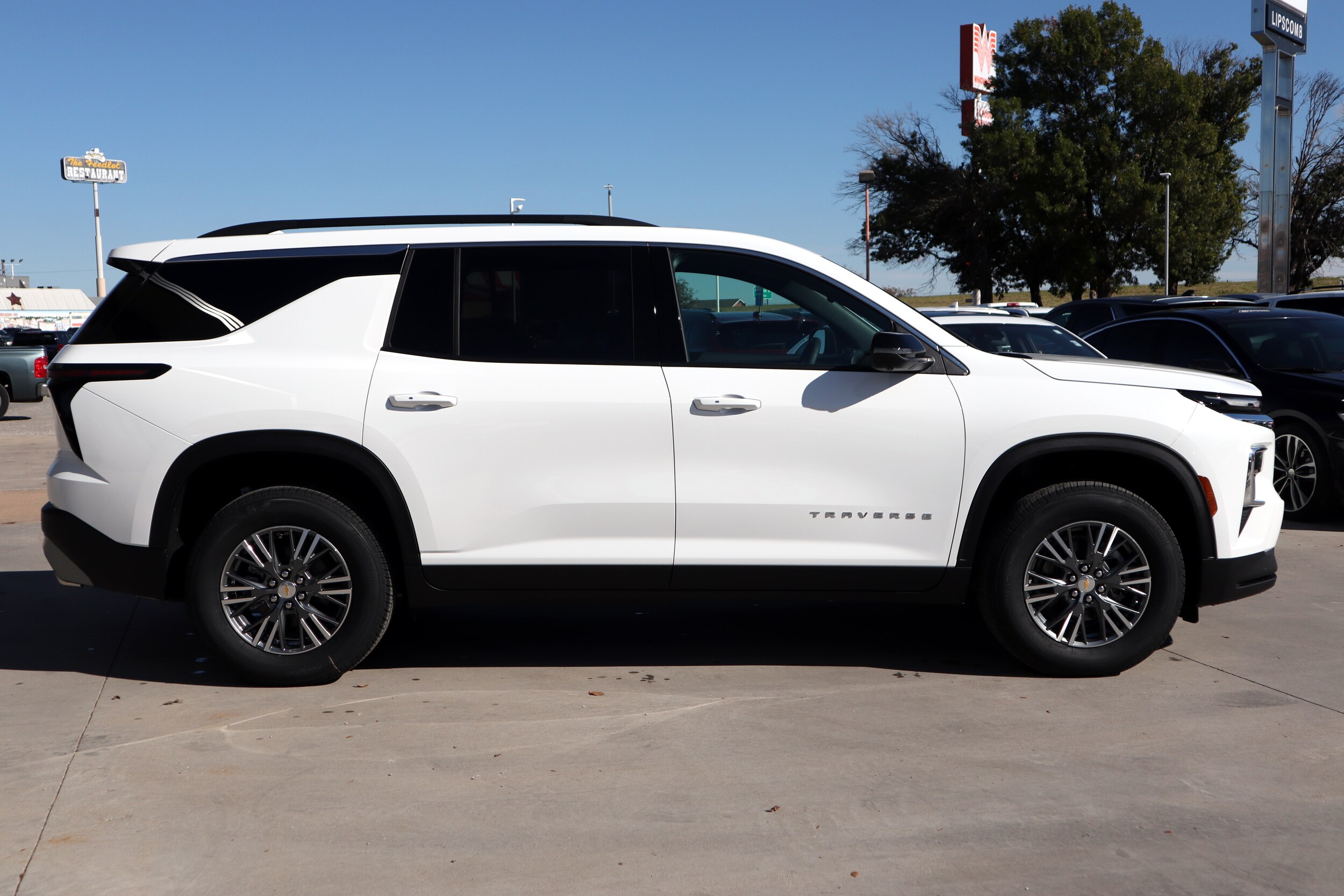 2026 Chevrolet Traverse photo 3