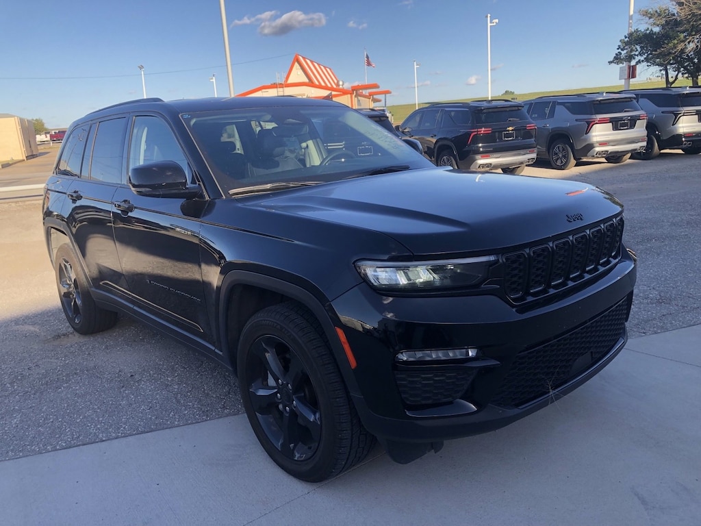 Used 2023 Jeep Grand Cherokee Limited 4x4 SUV