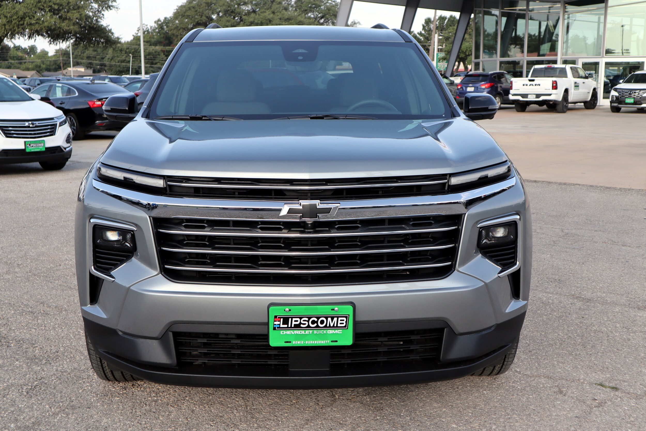 2026 Chevrolet Traverse photo 2