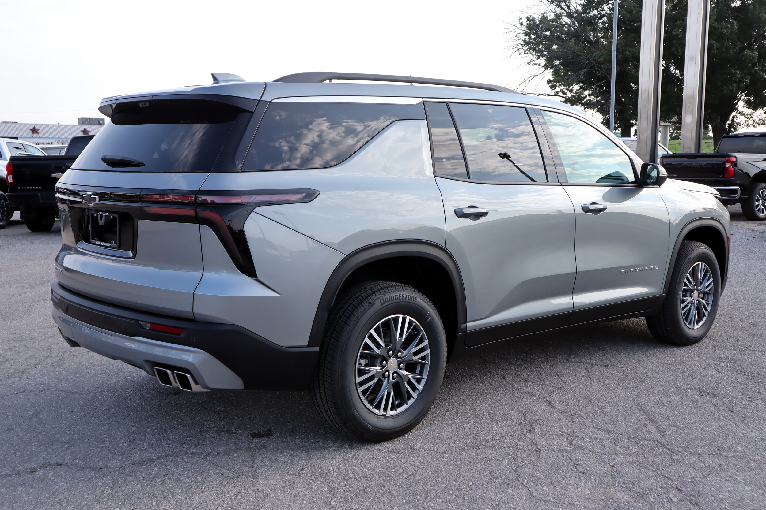 2026 Chevrolet Traverse photo 4