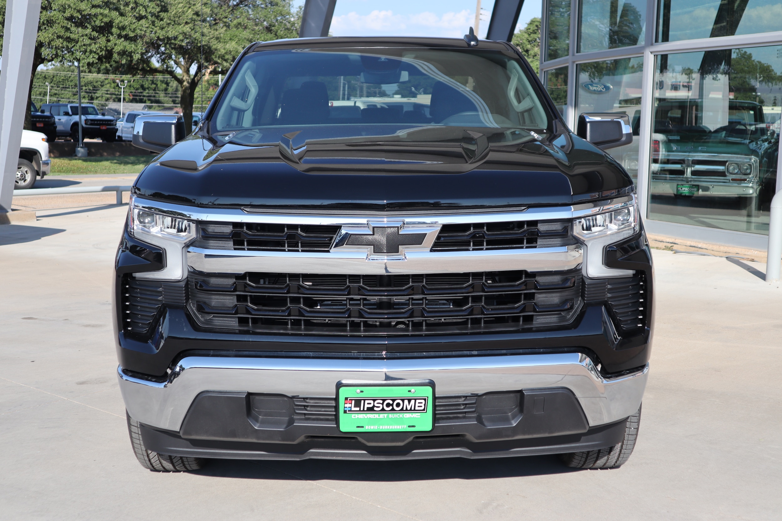 2025 Chevrolet Silverado 1500 LT photo 2