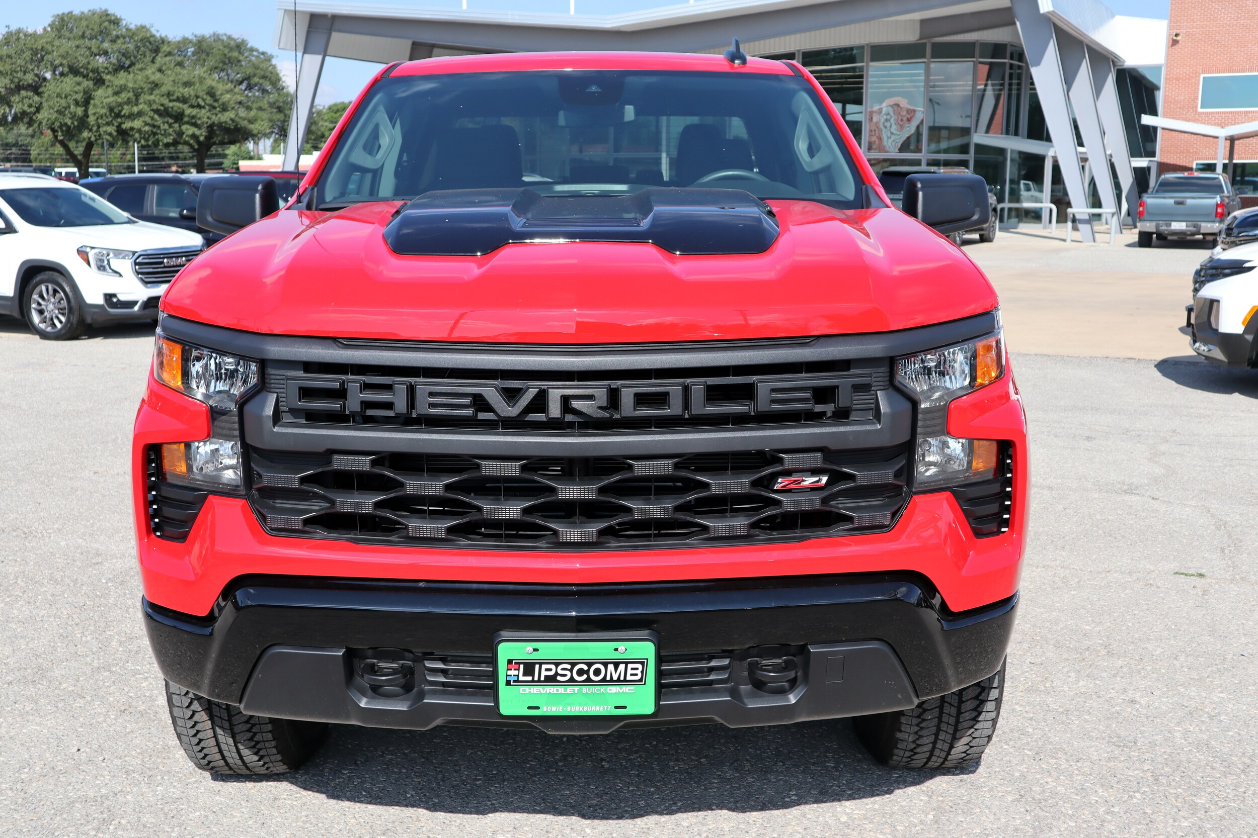 2025 Chevrolet Silverado 1500 Custom Trail Boss photo 2