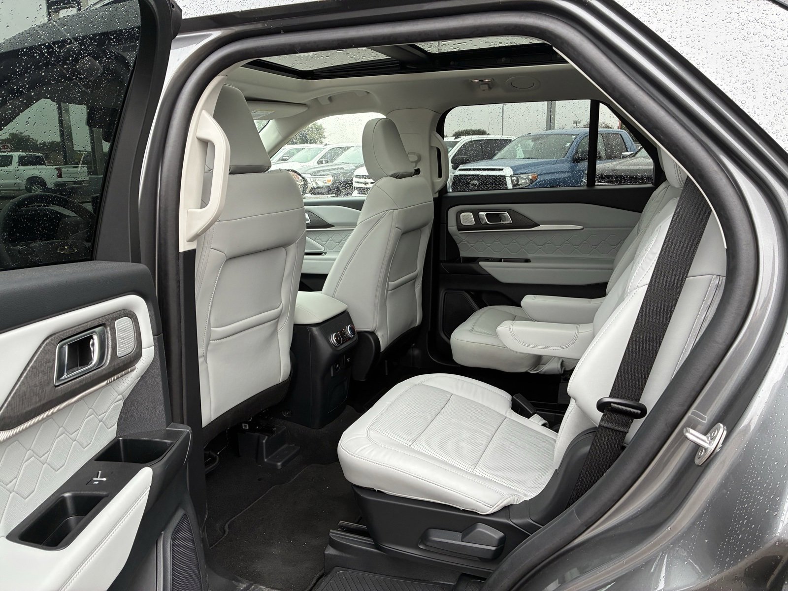 2025 Ford Explorer Platinum photo 3