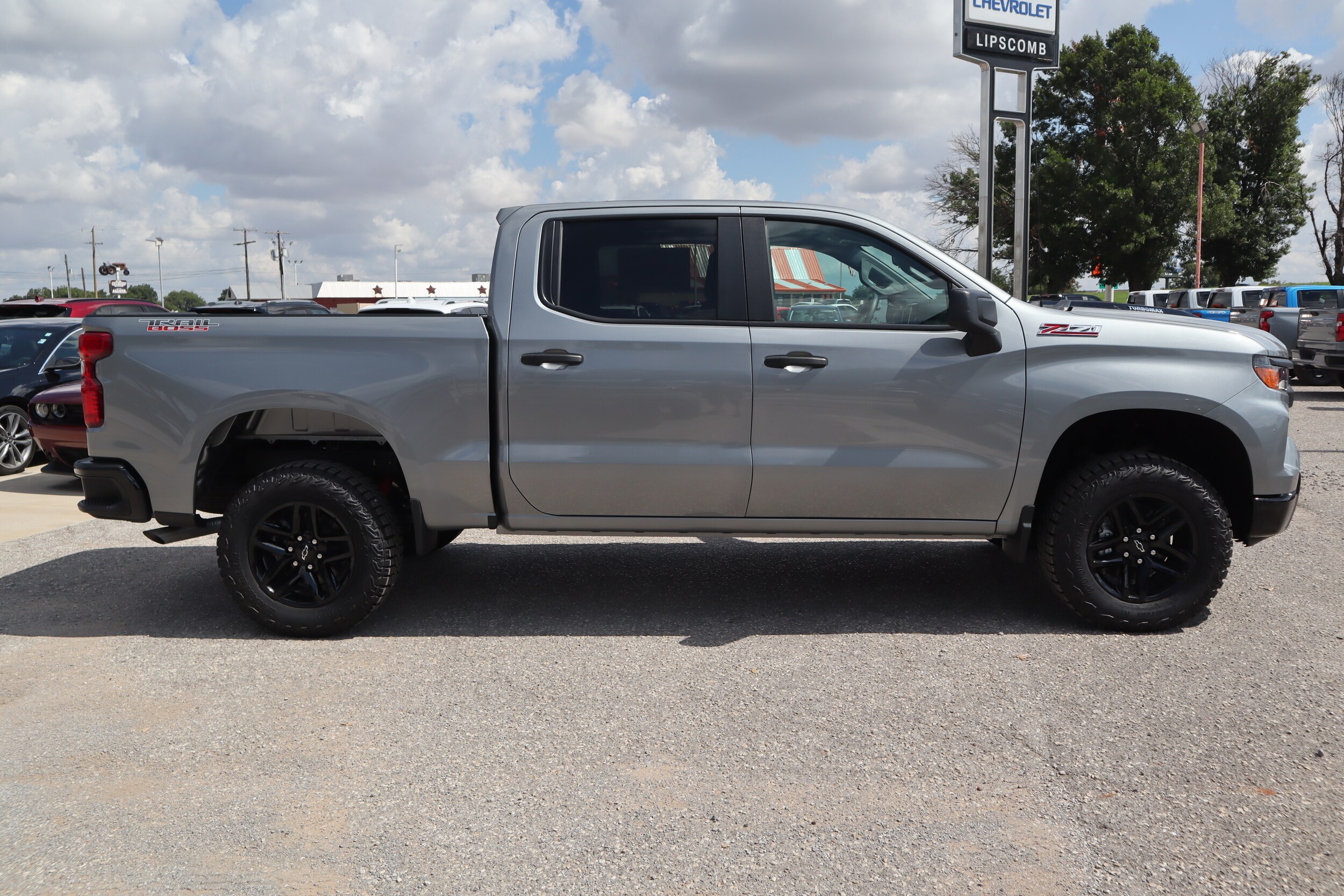 2025 Chevrolet Silverado 1500 Custom Trail Boss photo 3