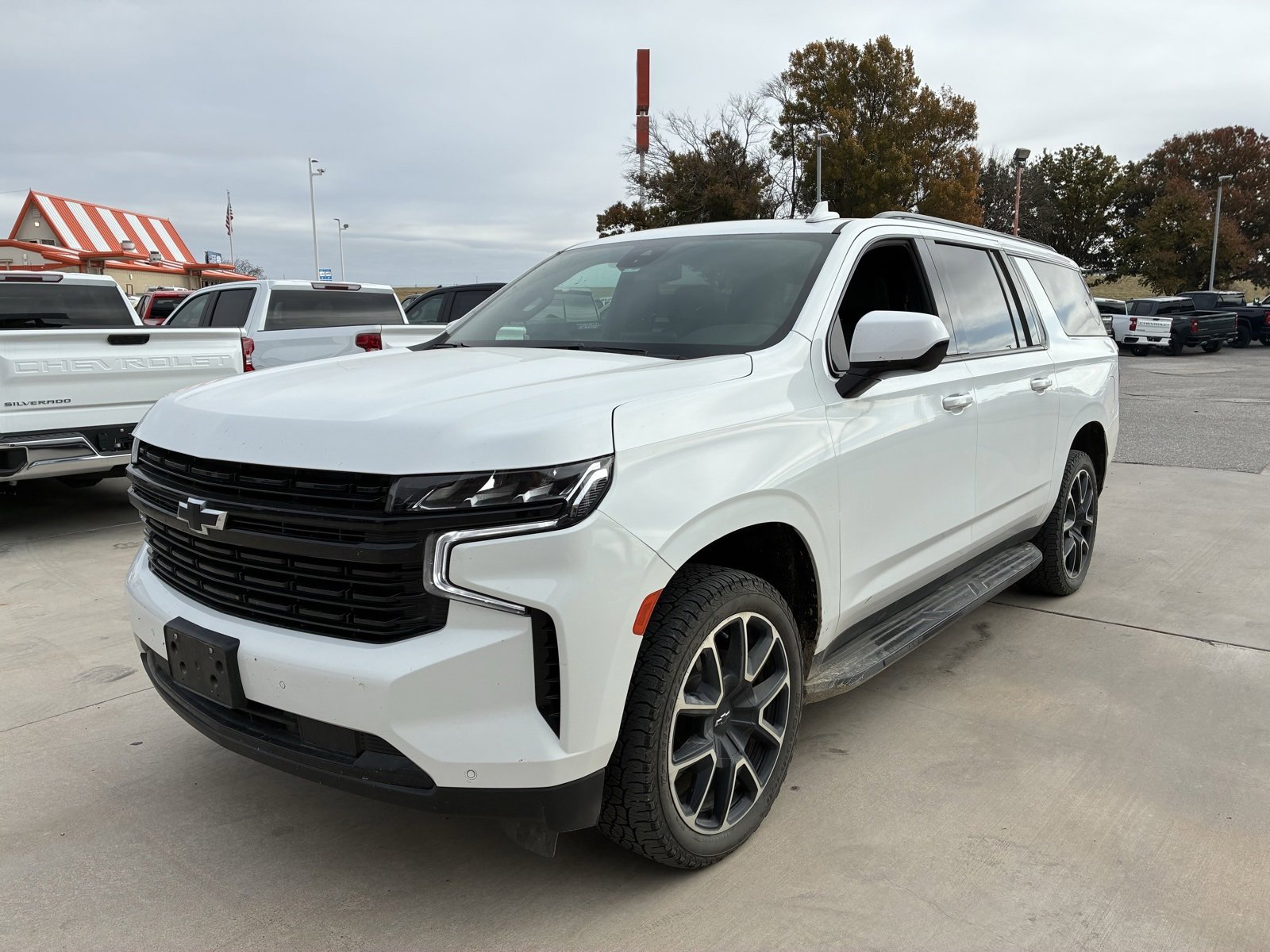 2023 Chevrolet Suburban RST's photo