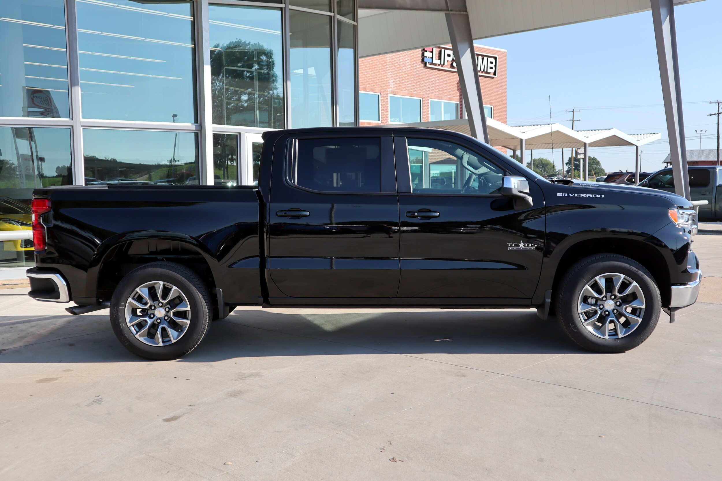 2025 Chevrolet Silverado 1500 LT photo 3