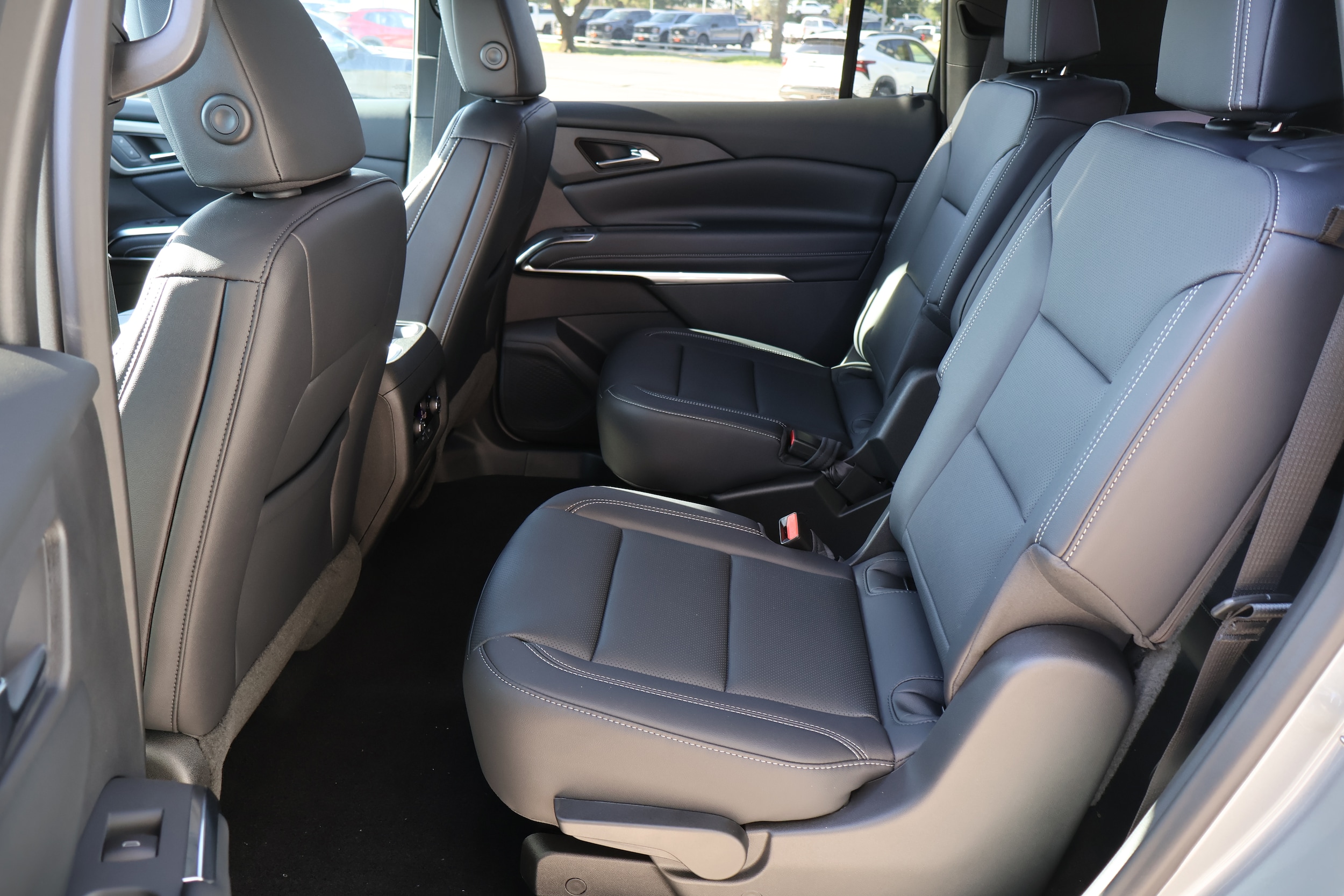 2027 Chevrolet Traverse LT - Photo 7