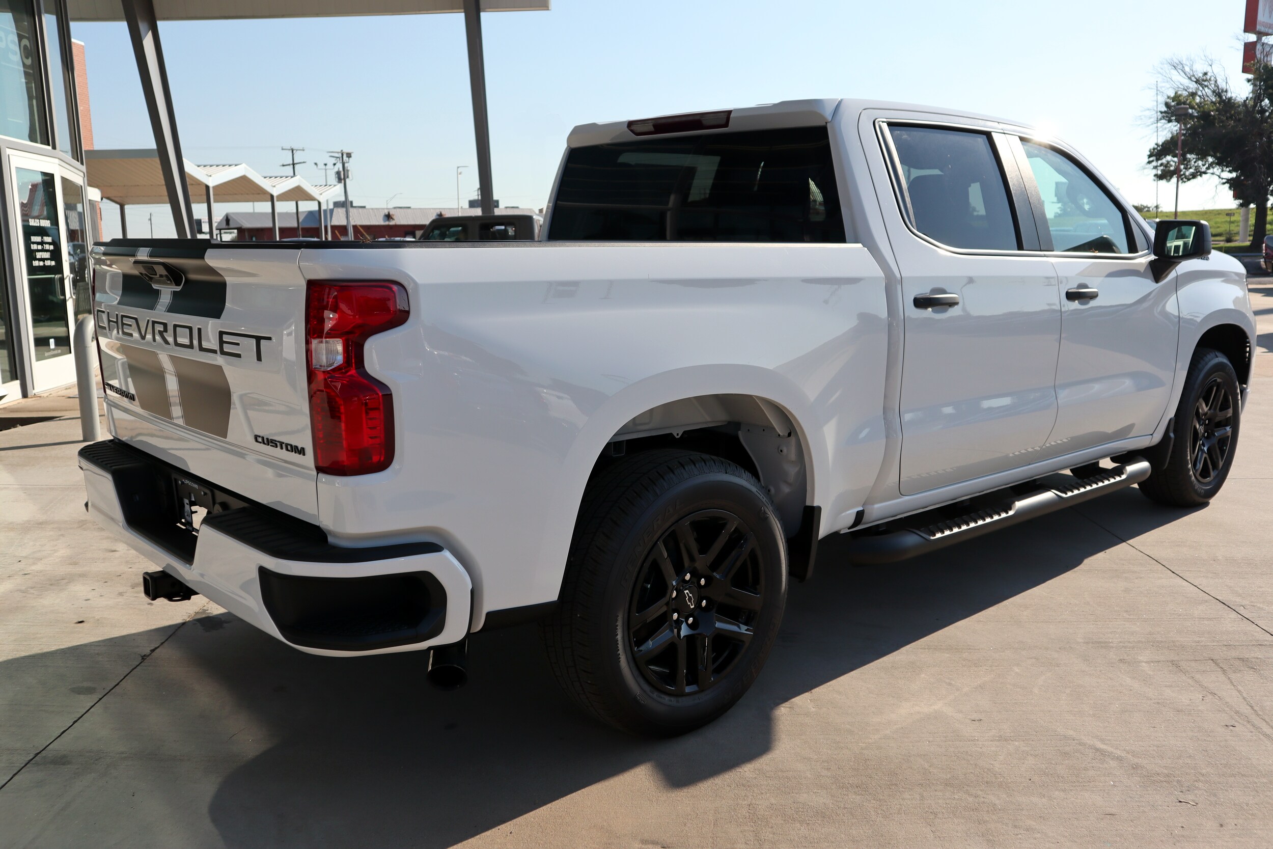 2025 Chevrolet Silverado 1500 Custom photo 2