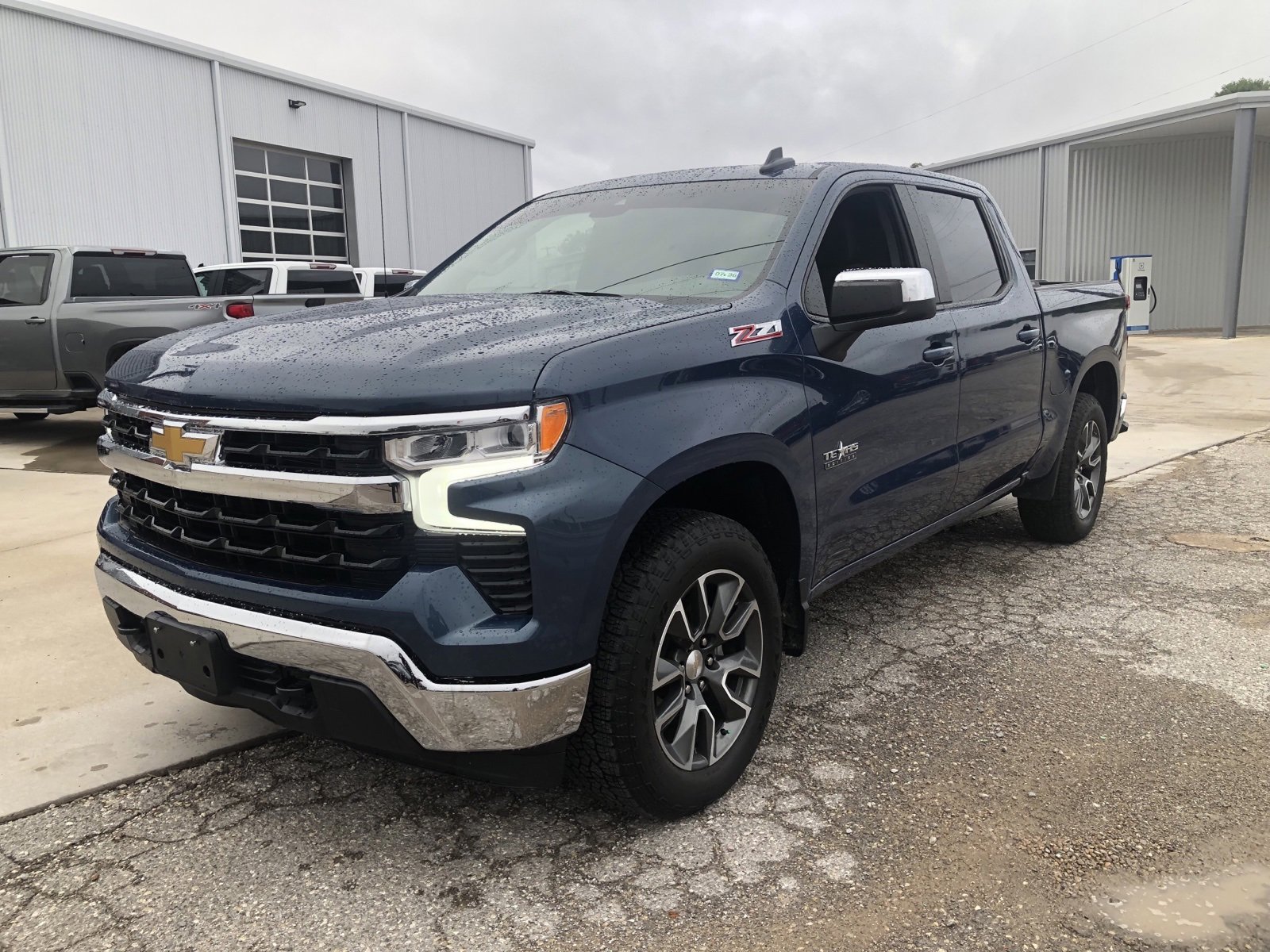 2024 Chevrolet Silverado 1500 LT's photo