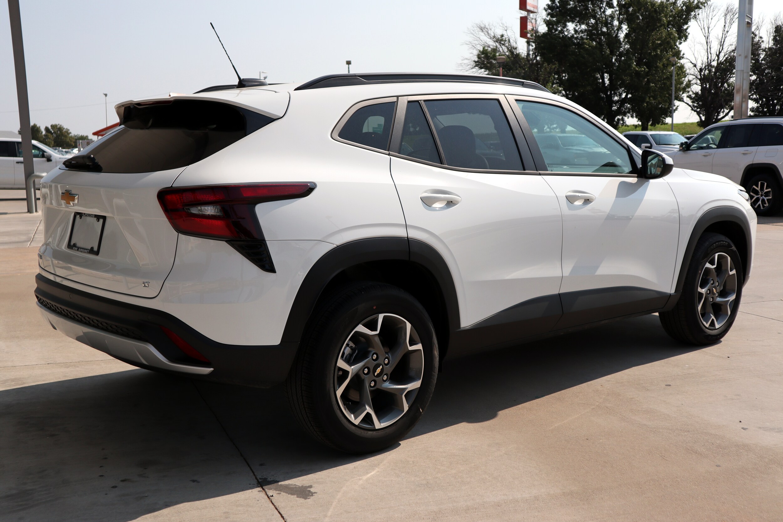 2025 Chevrolet Trax LT photo 3