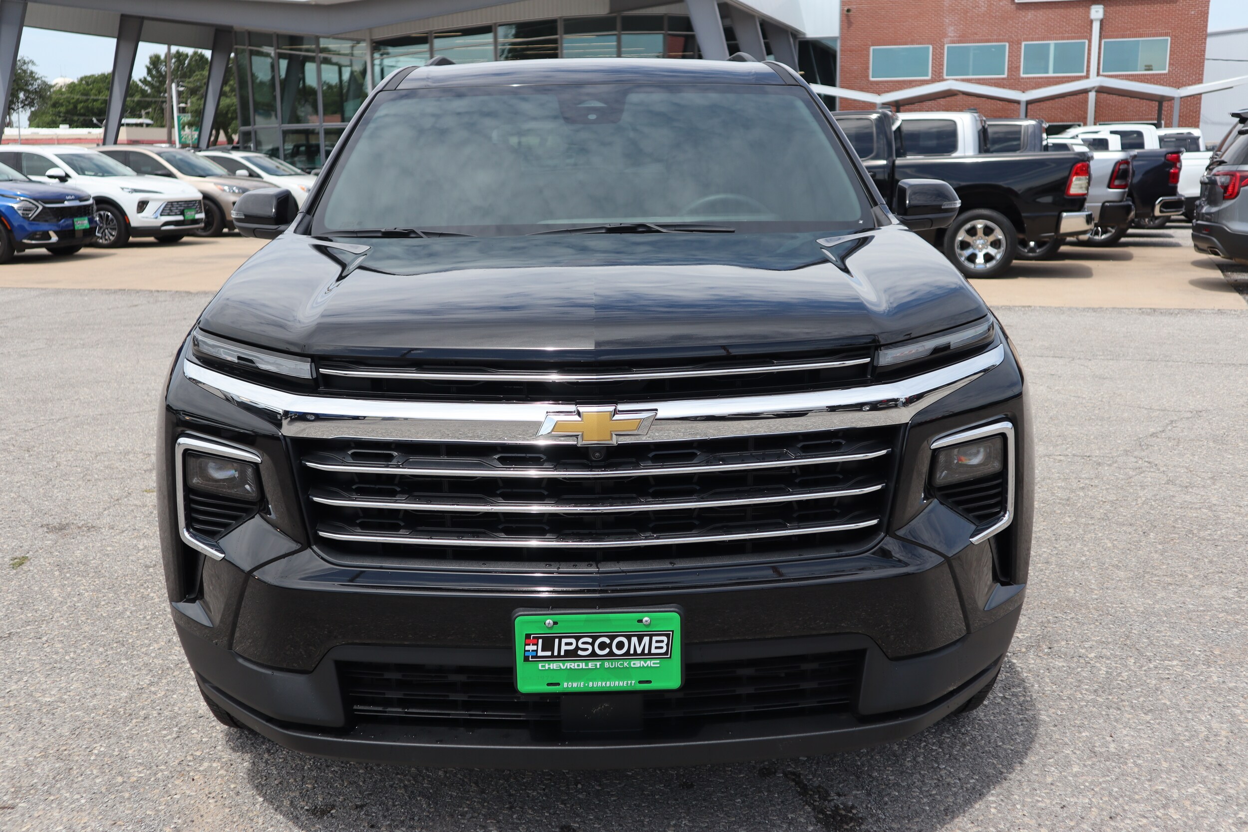 2025 Chevrolet Traverse photo 2