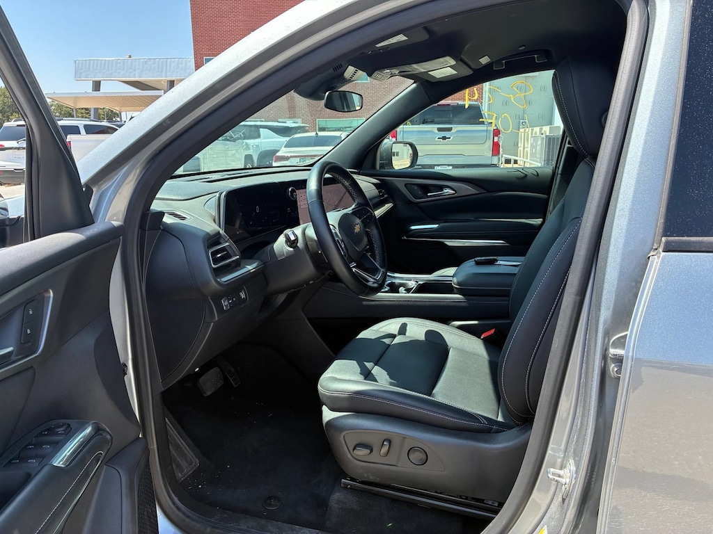 Used 2026 Chevrolet Traverse LT SUV