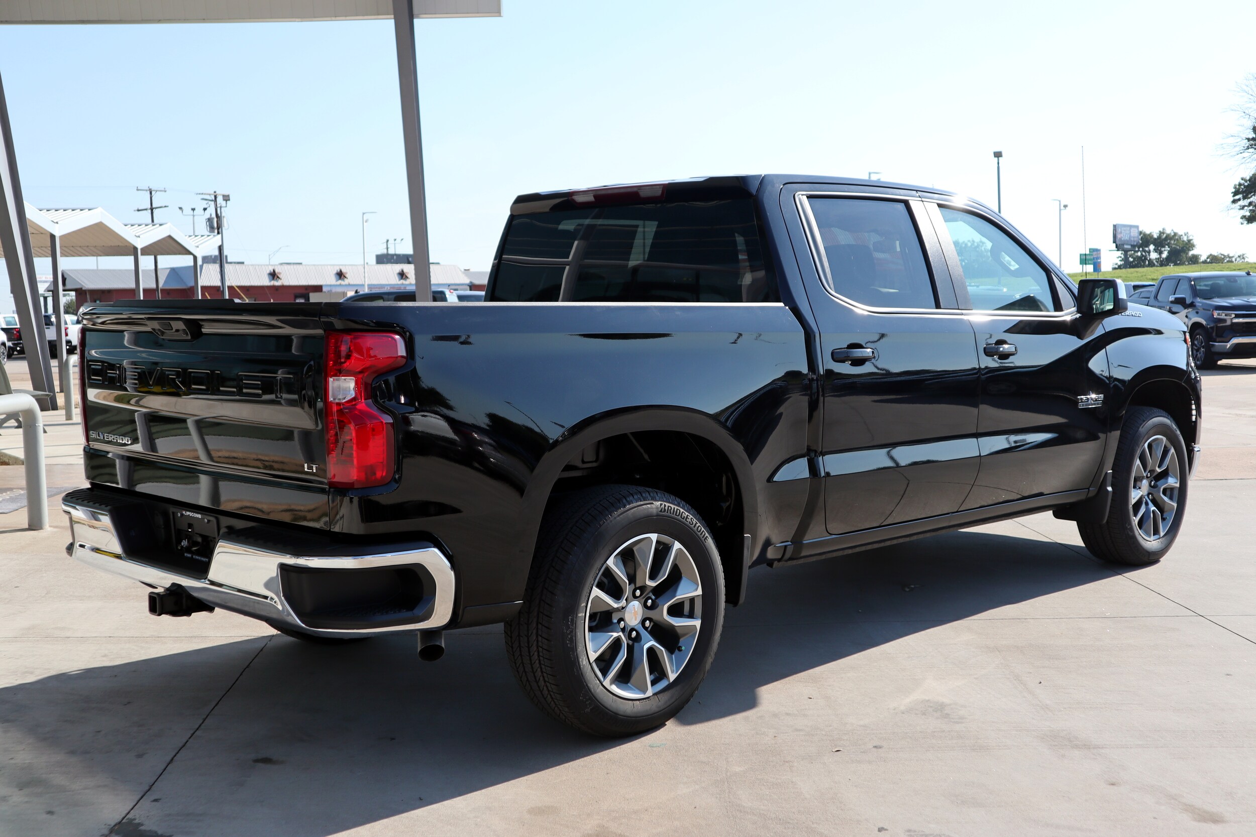 2025 Chevrolet Silverado 1500 LT photo 4