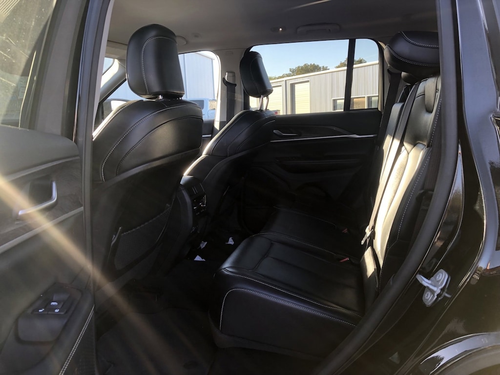 Used 2023 Jeep Grand Cherokee Limited 4x4 SUV