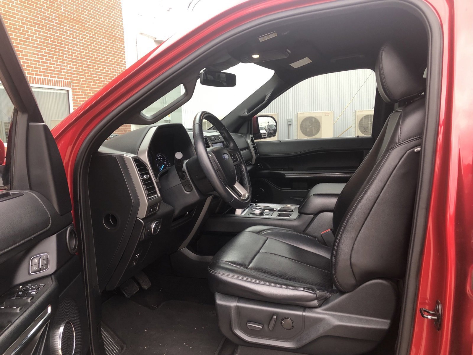 2021 Ford Expedition XLT photo 2