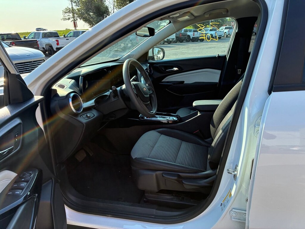 Used 2025 Chevrolet Trax LT SUV
