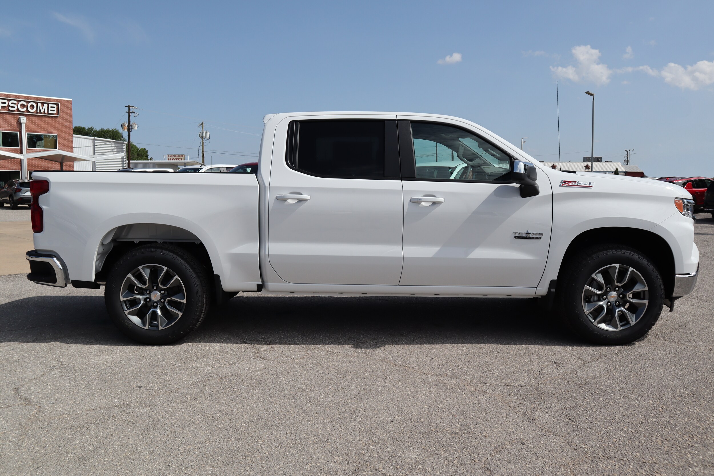 2025 Chevrolet Silverado 1500 LT Texas Edition photo 3