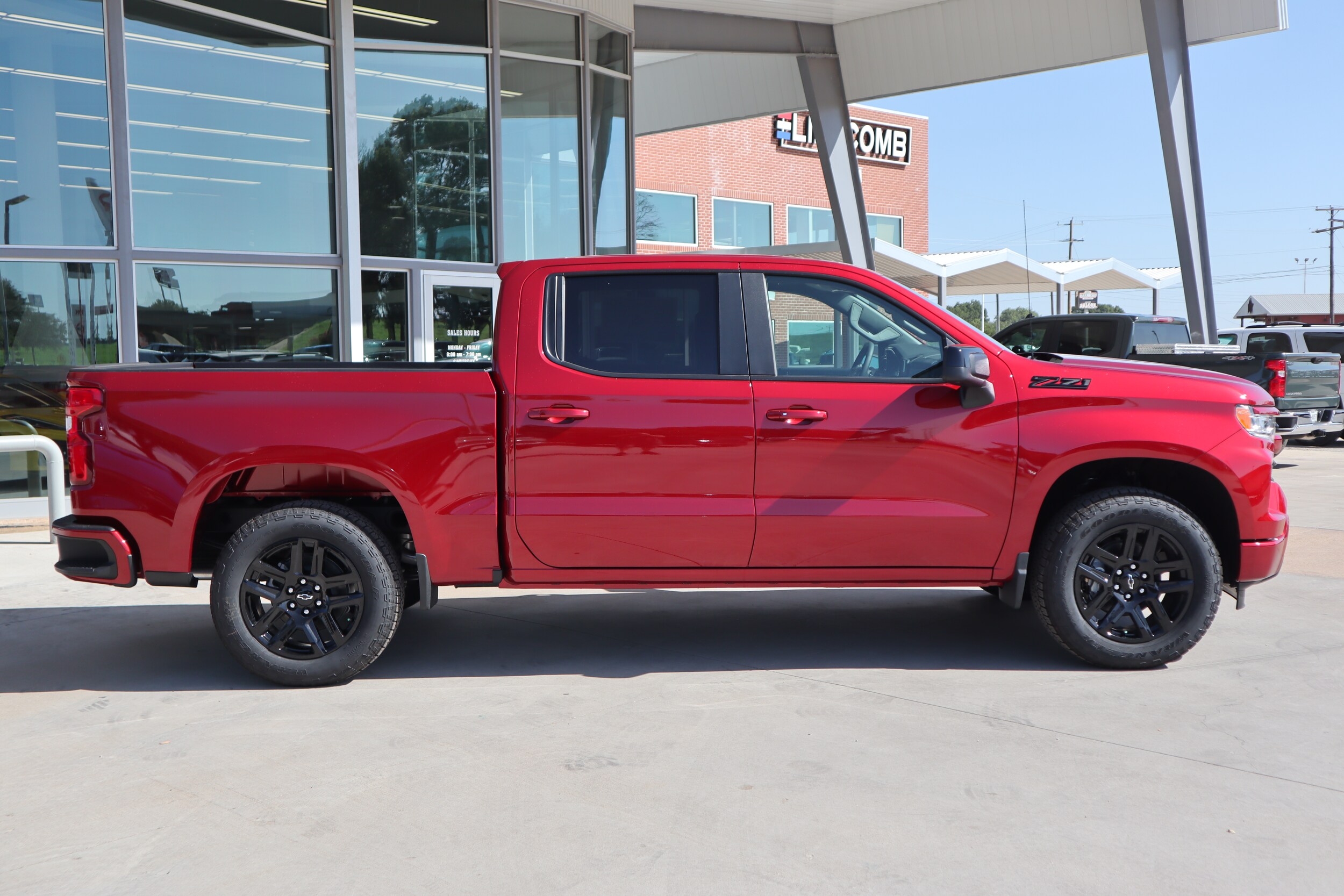 2025 Chevrolet Silverado 1500 RST photo 3