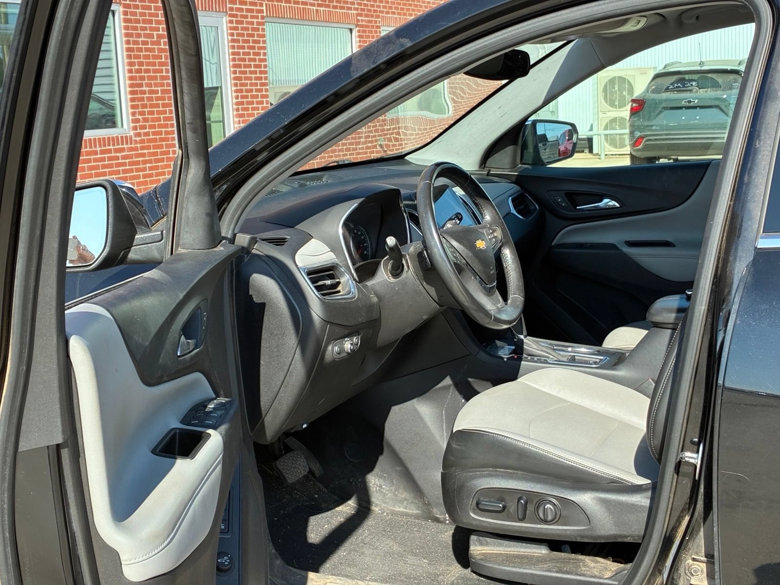 Used 2019 Chevrolet Equinox Premier with VIN 3GNAXNEV7KL200548 for sale in Burkburnett, TX