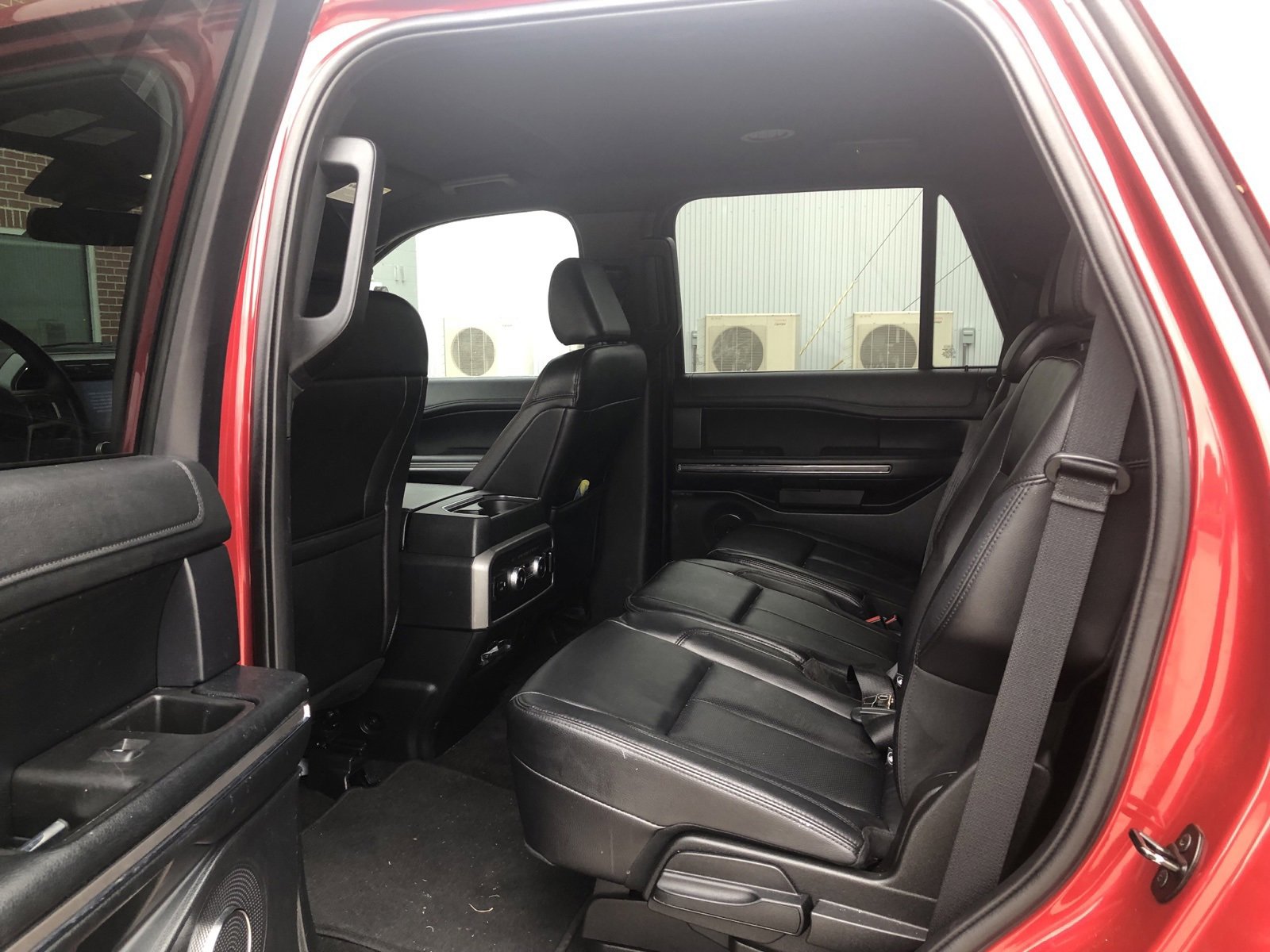 2021 Ford Expedition XLT photo 3