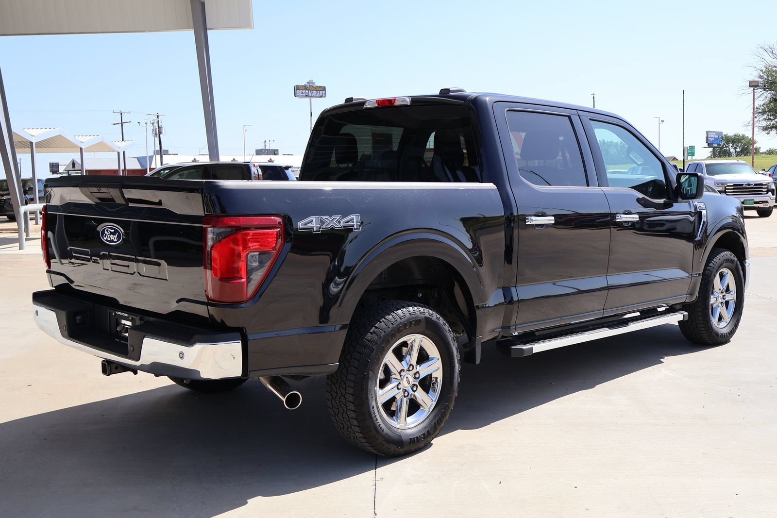 2025 Ford F-150 XLT - Photo 8