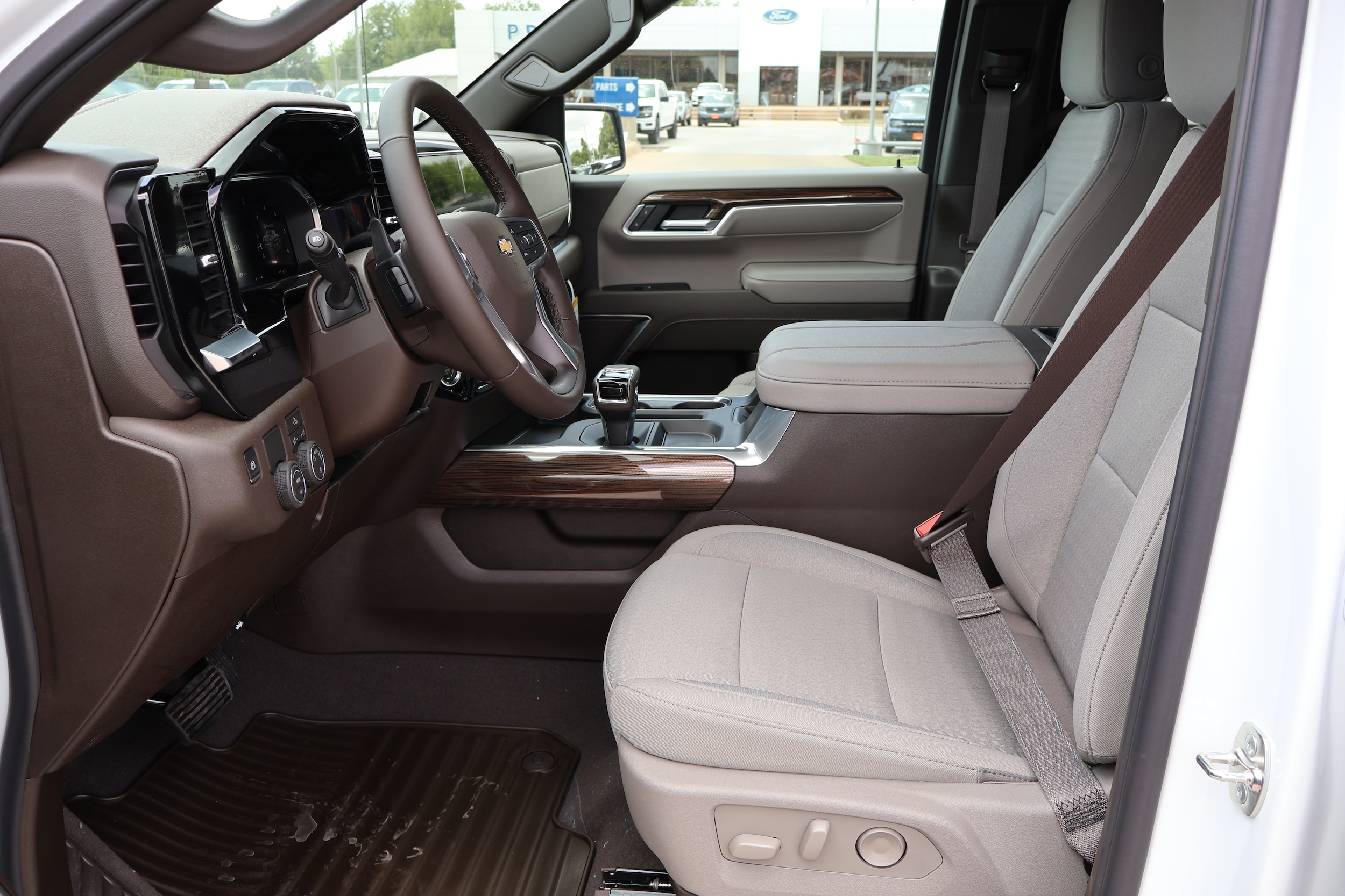 2026 Chevrolet Silverado 1500 LT - Photo 10