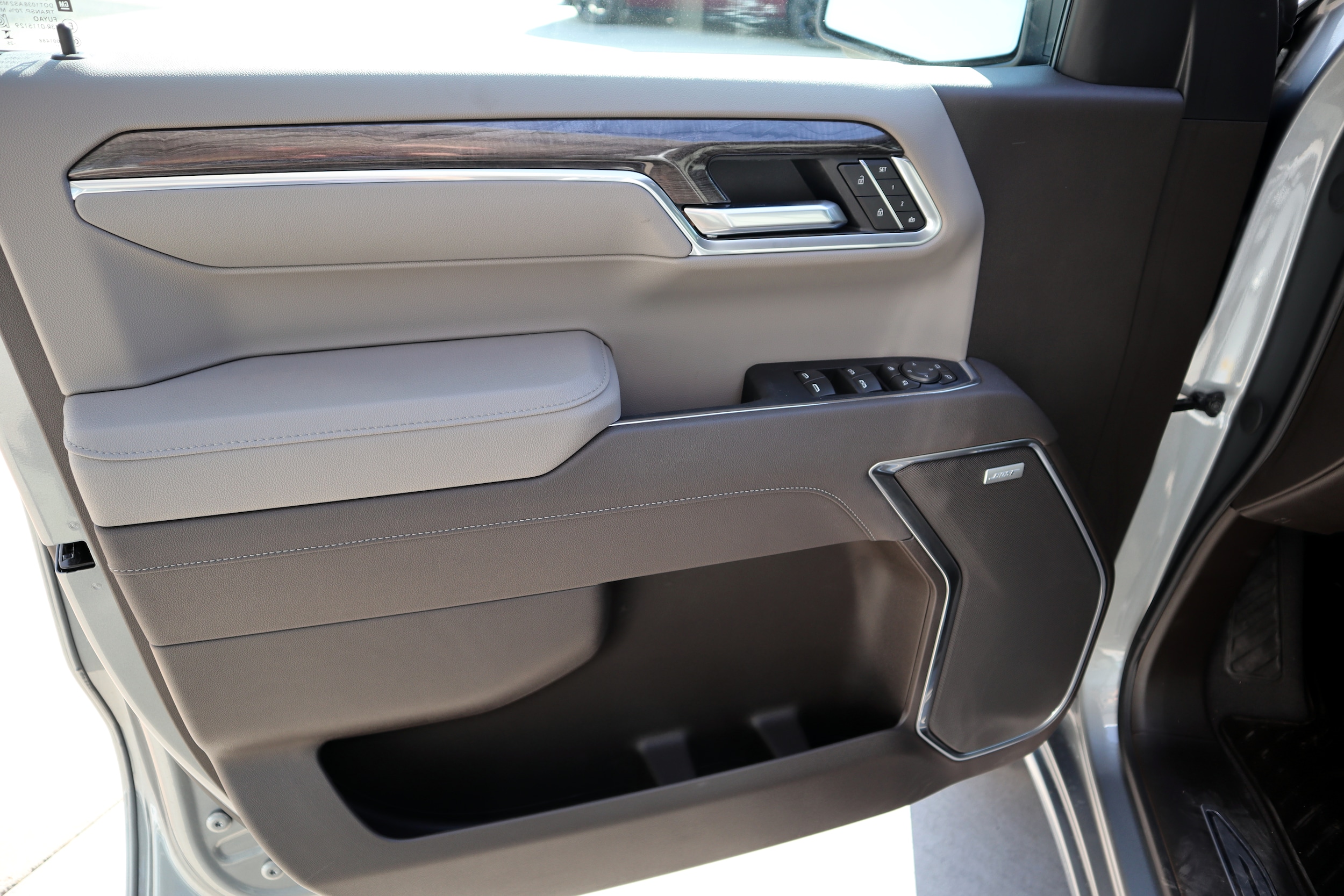 2025 Chevrolet Silverado 1500 LTZ - Photo 9