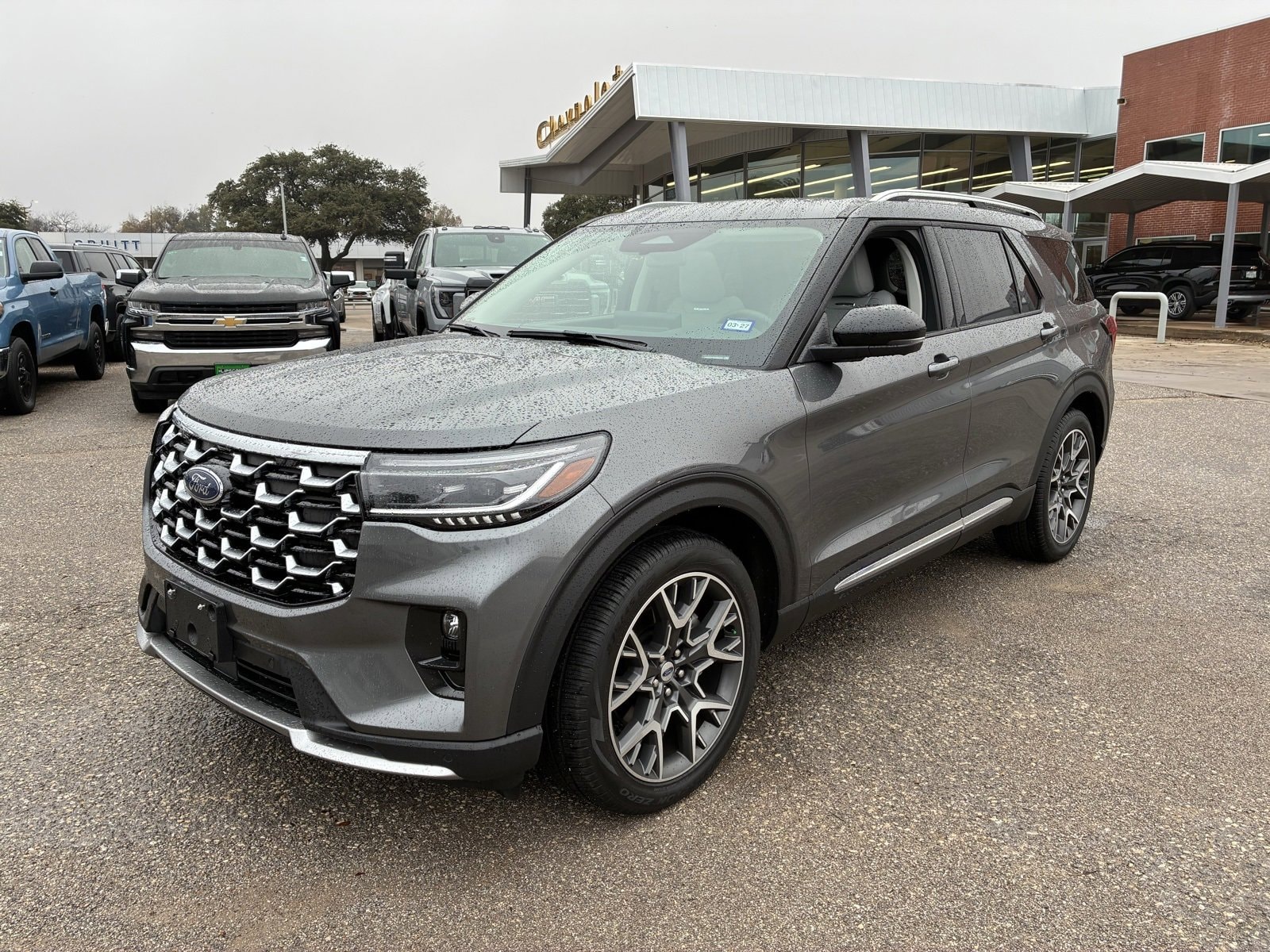 2025 Ford Explorer Platinum's photo