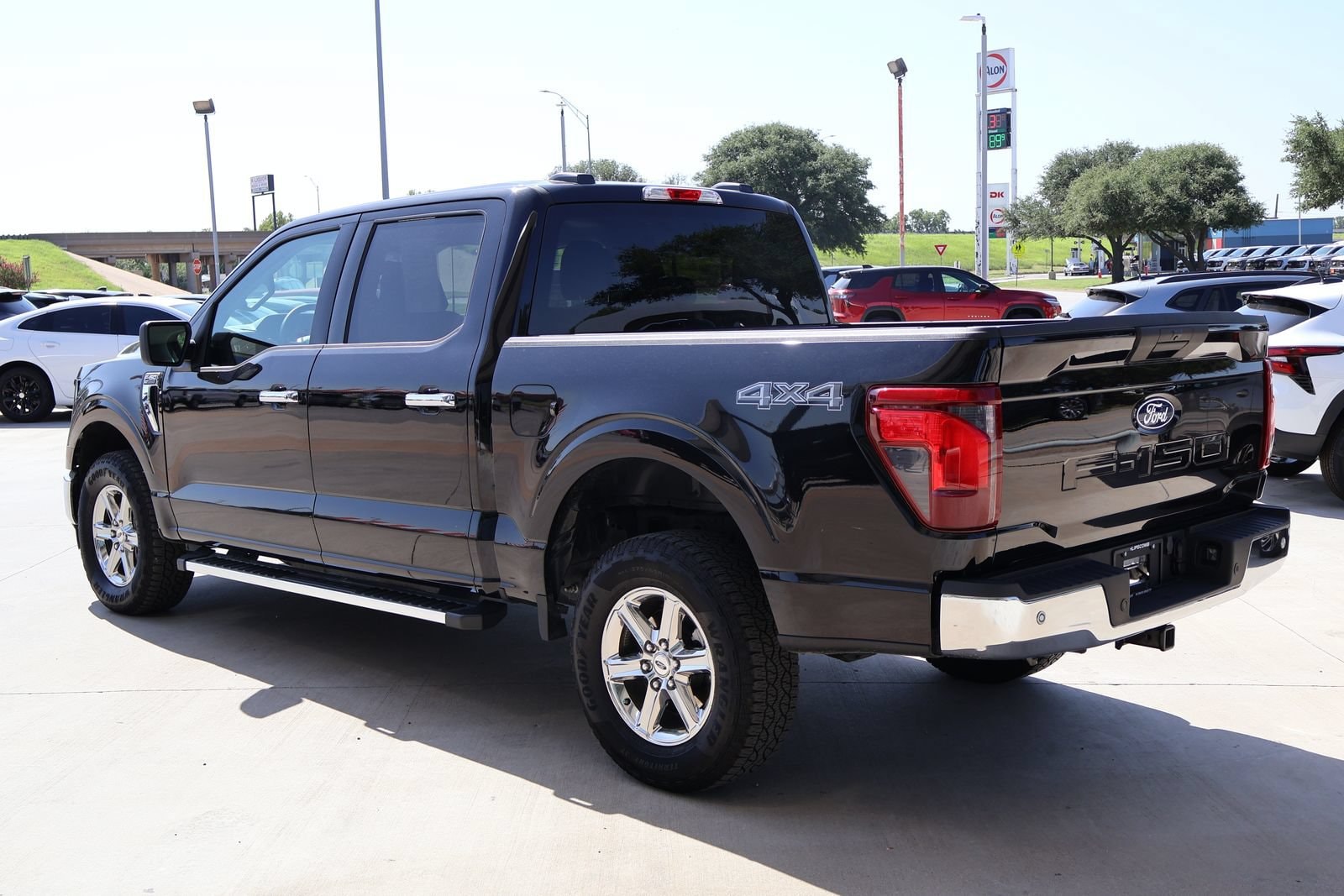 2025 Ford F-150 XLT - Photo 11