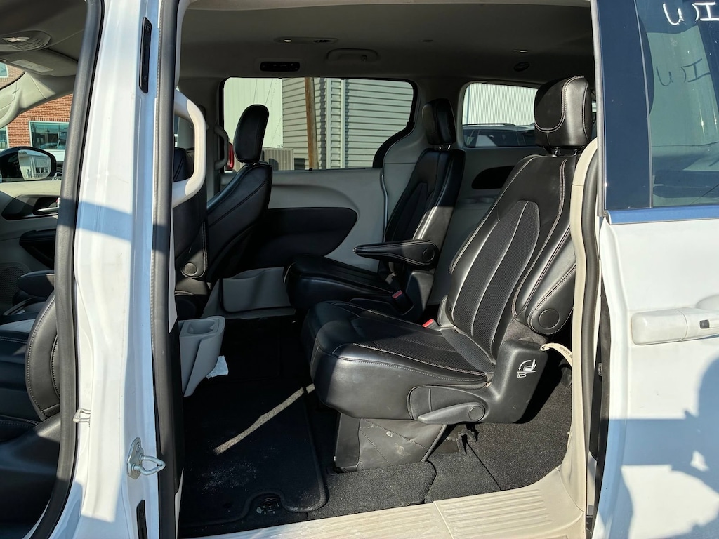 Used 2024 Chrysler Pacifica Touring L Van Passenger Van