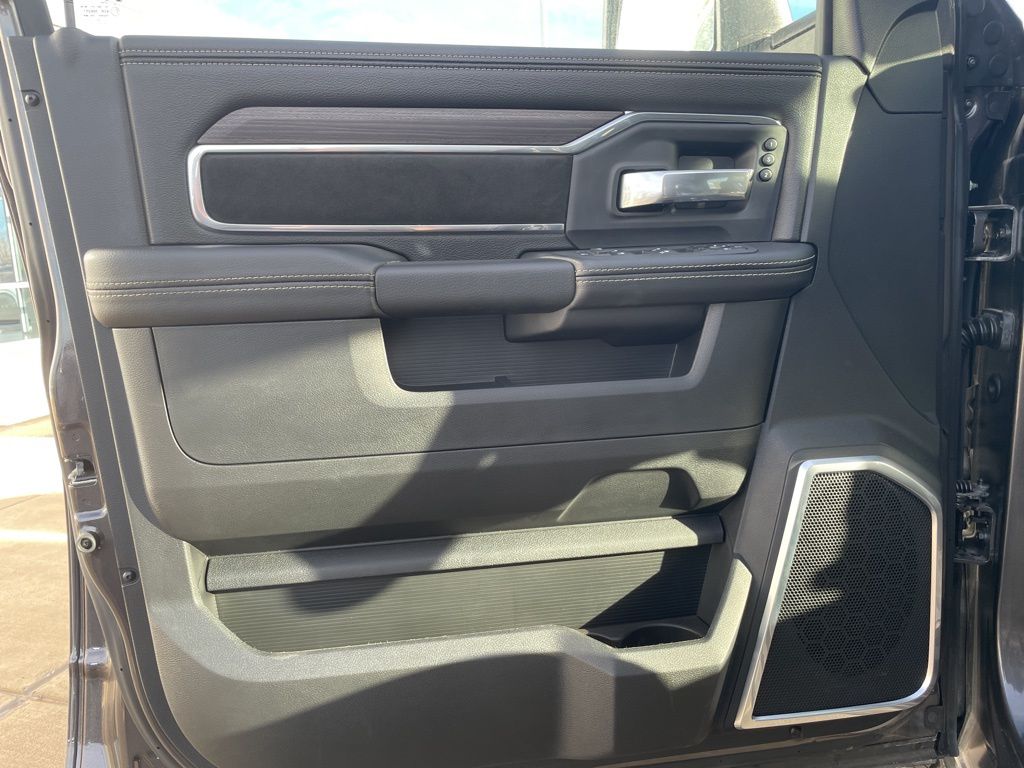 2026 RAM 2500 Laramie - Photo 10