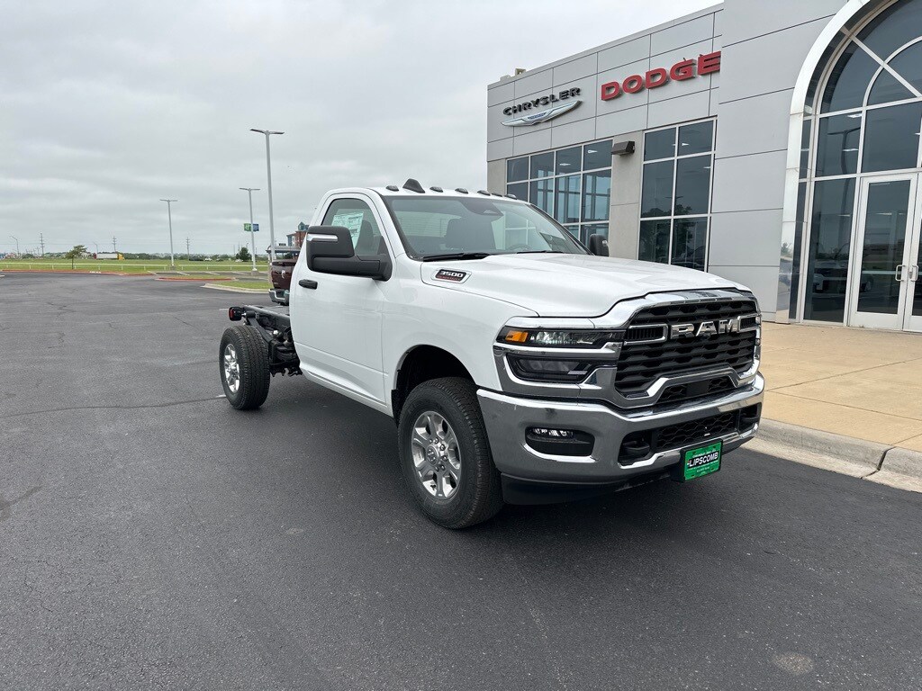 2025 Ram 3500 Tradesman photo 2