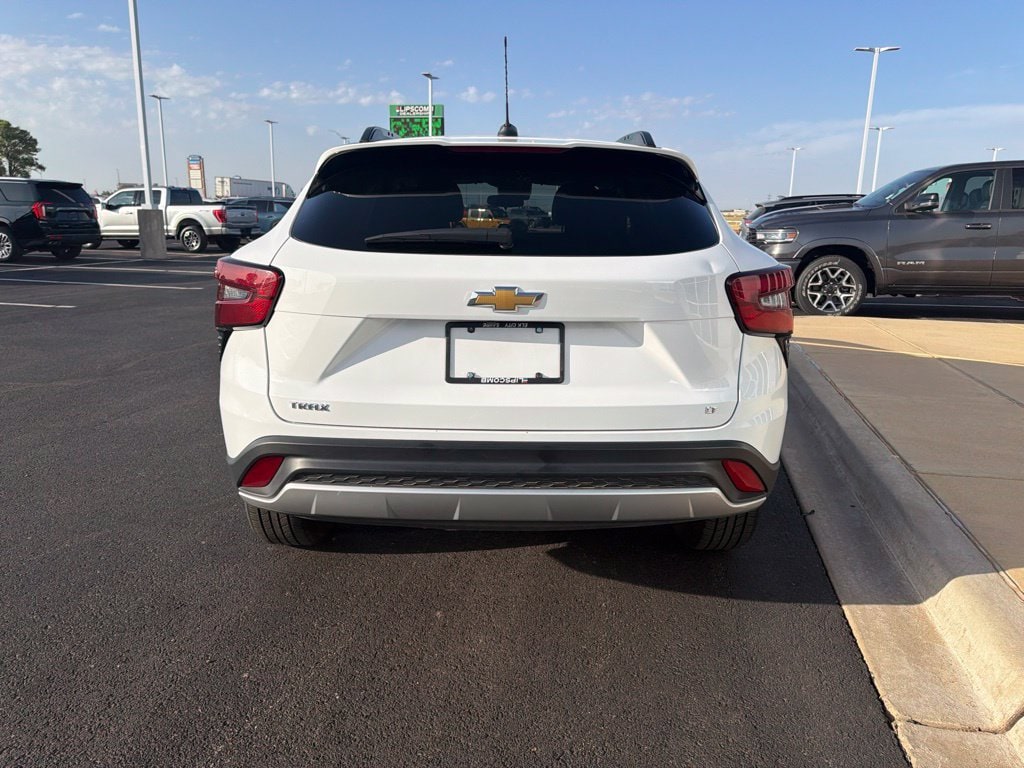 Used 2025 Chevrolet Trax LT SUV