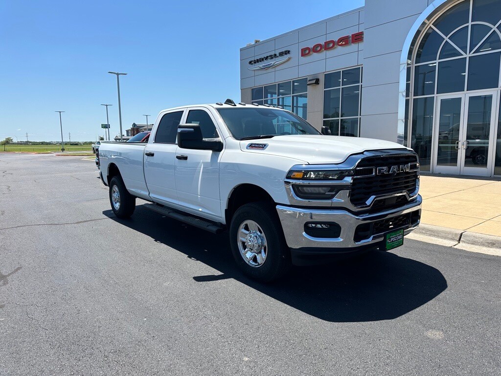 2025 Ram 3500 Tradesman photo 2
