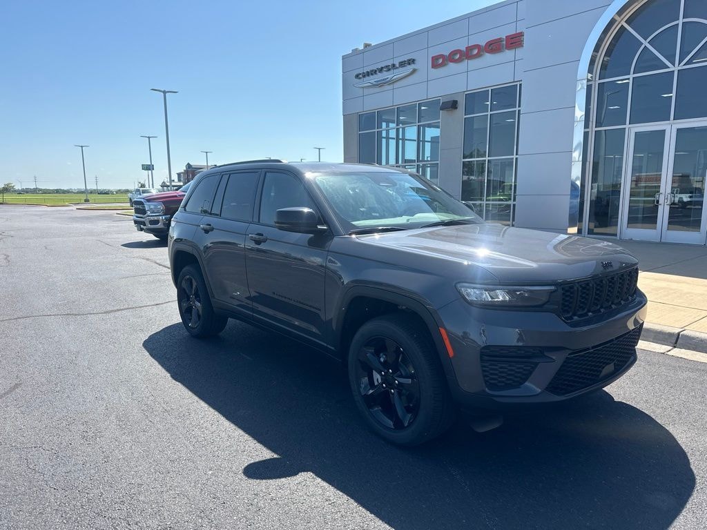 New 2025 Jeep Grand Cherokee Altitude Sport Utility