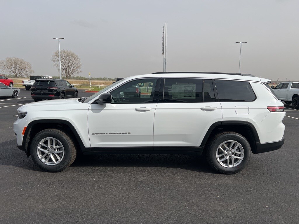 2025 Jeep Grand Cherokee Laredo photo 4