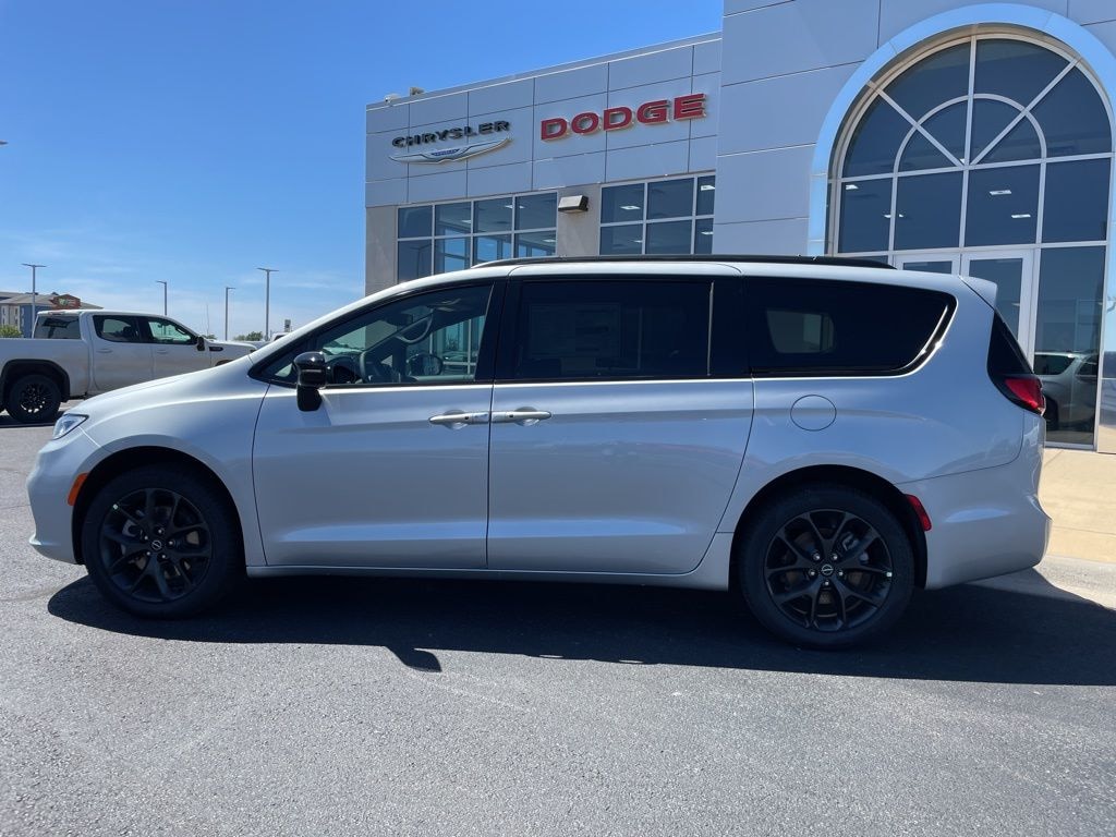 New 2026 Chrysler Pacifica Select Passenger Van