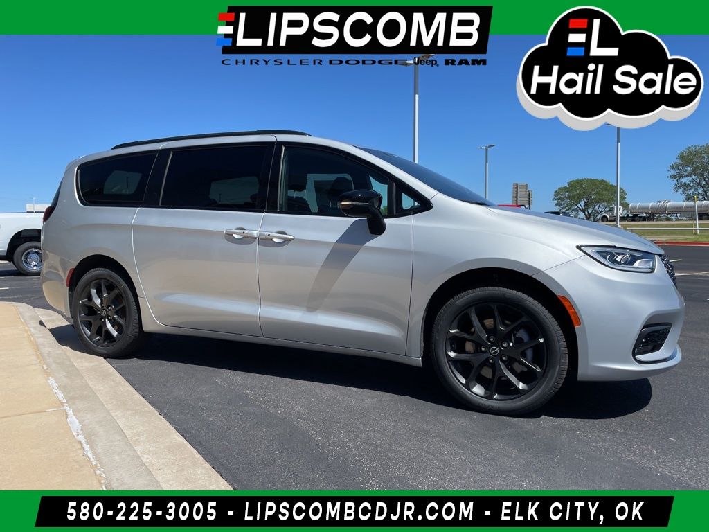 2026 Chrysler Pacifica Select AWD's photo