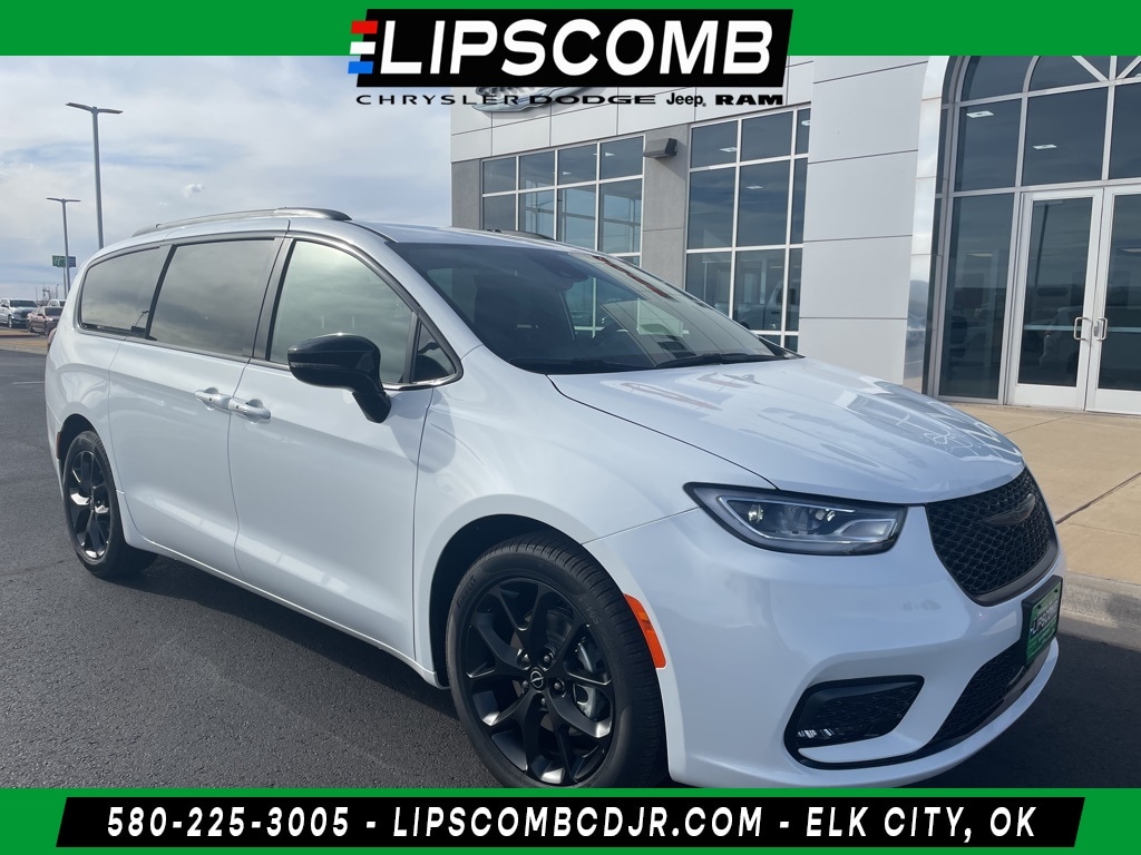 2026 Chrysler Pacifica Select's photo