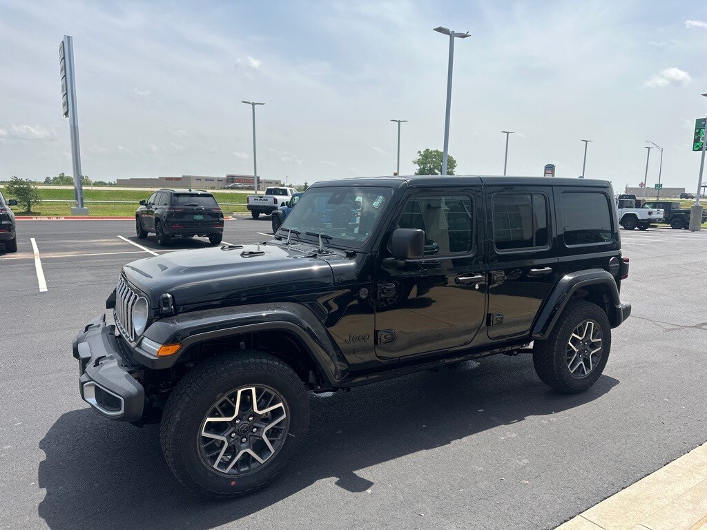 2025 Jeep Wrangler Sahara photo 3