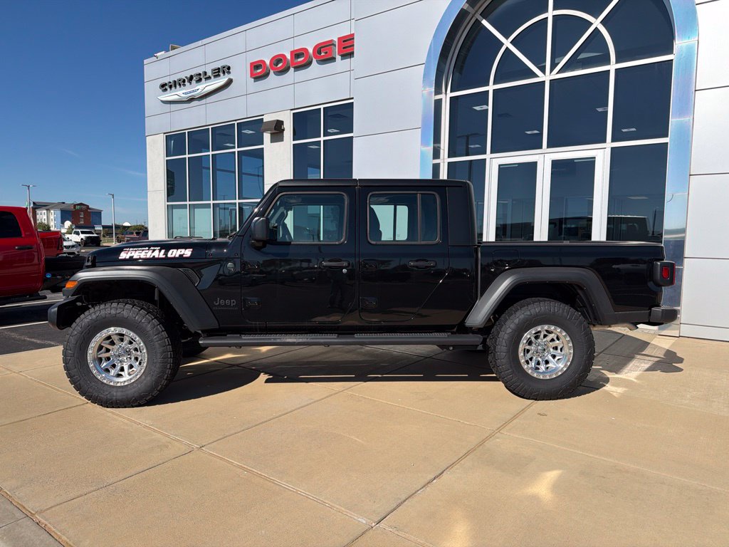 New 2026 Jeep Gladiator Sport Pickup