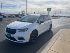2026 Chrysler Pacifica Select Passenger Van