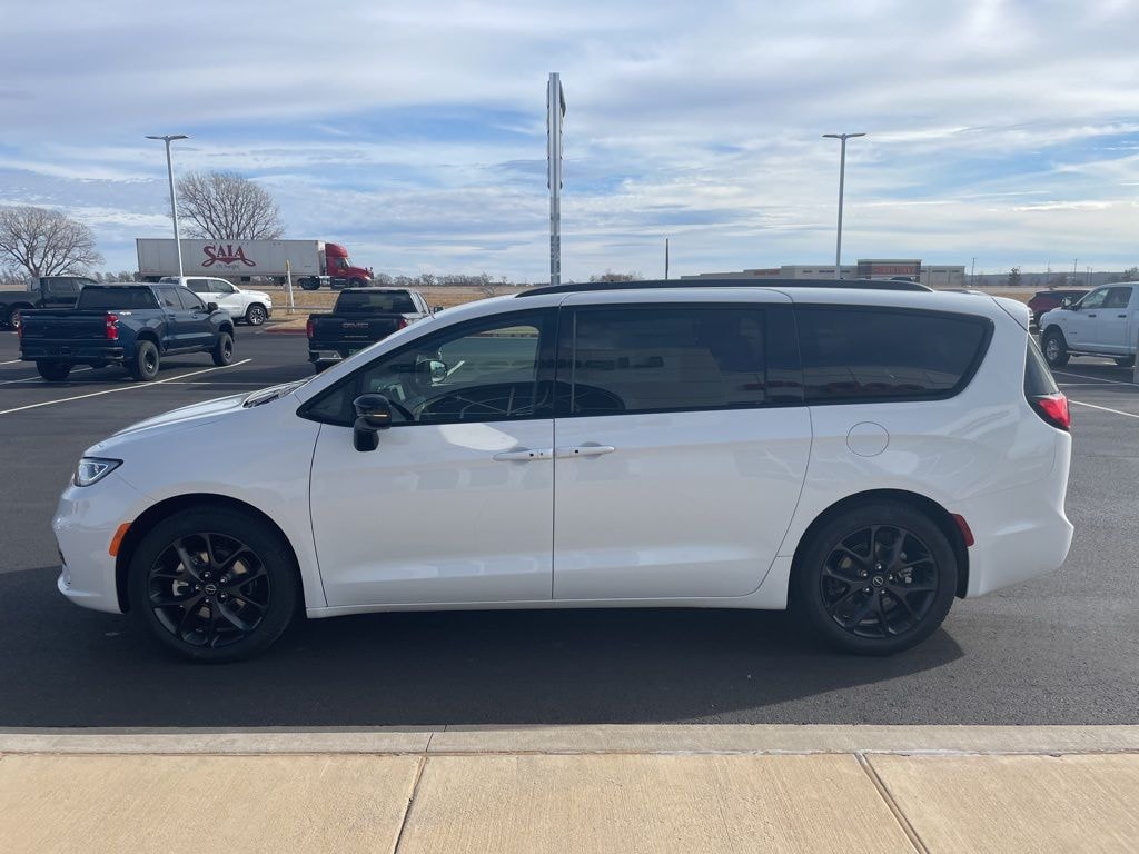 New 2026 Chrysler Pacifica Select Passenger Van