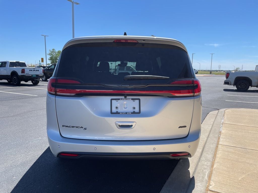New 2026 Chrysler Pacifica Select Passenger Van